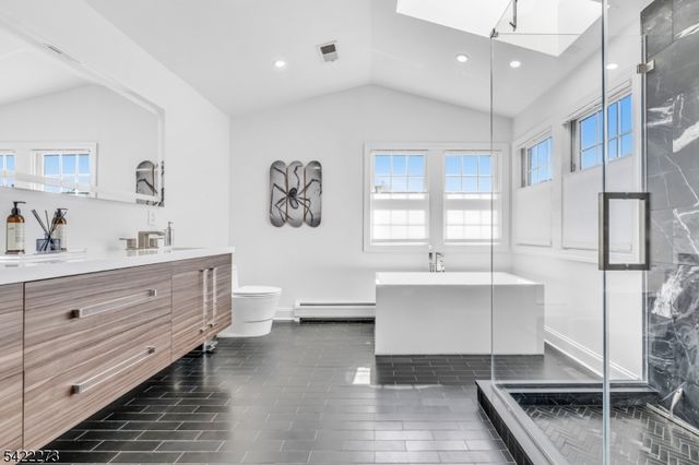 10 Skyview Dr, North Haledon Boro, NJ 07508