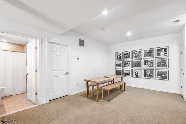 10 Skyview Dr, North Haledon Boro, NJ 07508