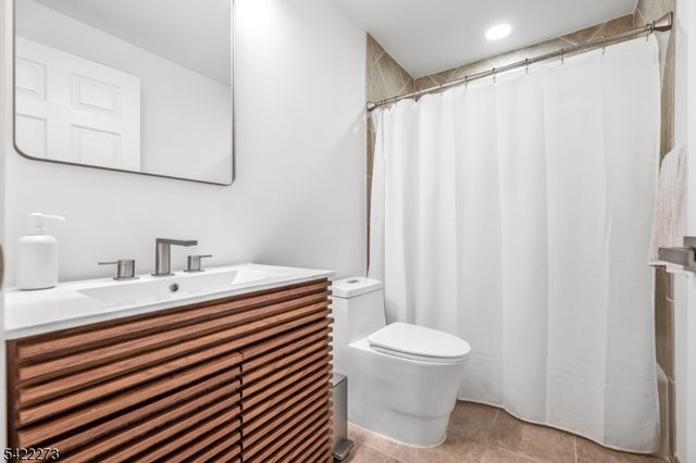 10 Skyview Dr, North Haledon Boro, NJ 07508