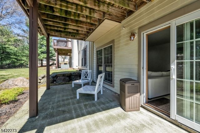 10 Skyview Dr, North Haledon Boro, NJ 07508