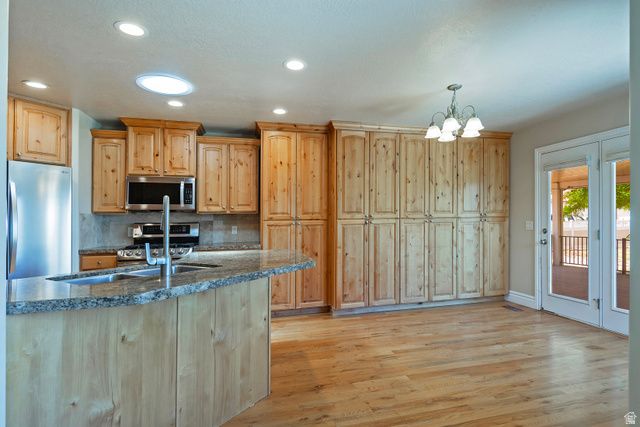 1376 W JORDAN HILLS DR, South Jordan, UT 84095