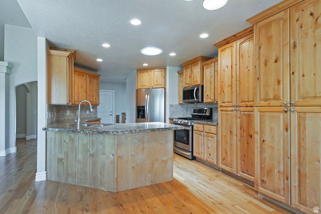 1376 W JORDAN HILLS DR, South Jordan, UT 84095