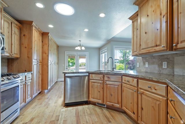 1376 W JORDAN HILLS DR, South Jordan, UT 84095