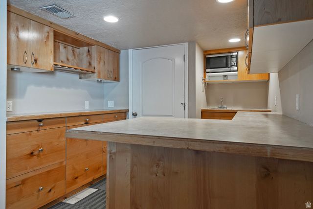 1376 W JORDAN HILLS DR, South Jordan, UT 84095