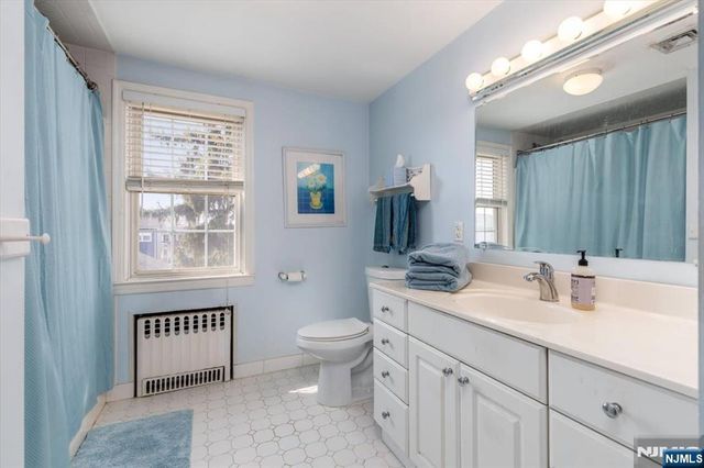 618 3rd Avenue, Lyndhurst, NJ 07071