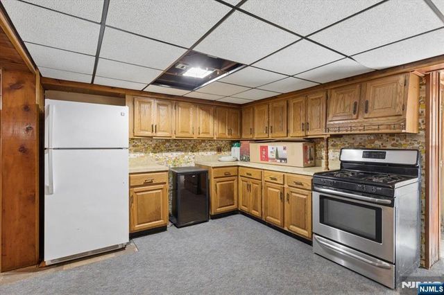 618 3rd Avenue, Lyndhurst, NJ 07071