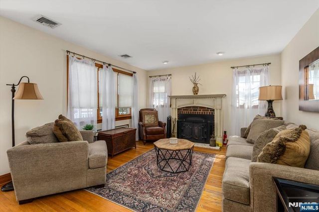 618 3rd Avenue, Lyndhurst, NJ 07071