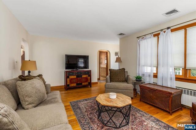 618 3rd Avenue, Lyndhurst, NJ 07071