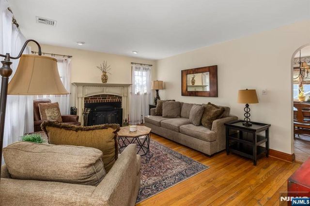 618 3rd Avenue, Lyndhurst, NJ 07071