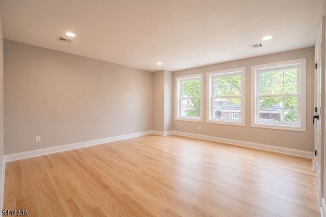 15 Edison St, Clifton City, NJ 07013