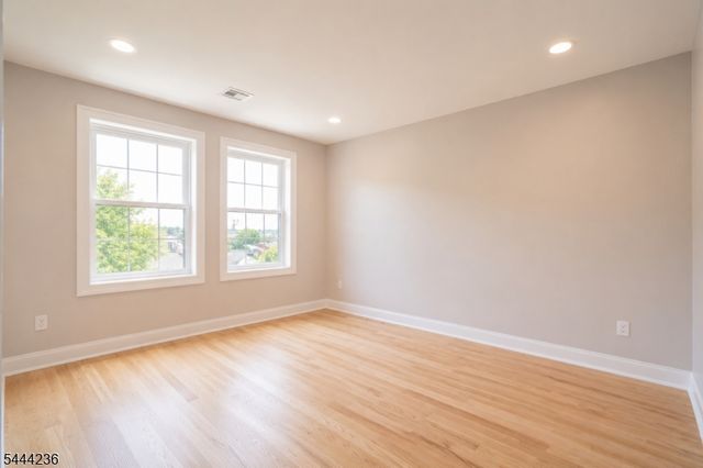 15 Edison St, Clifton City, NJ 07013