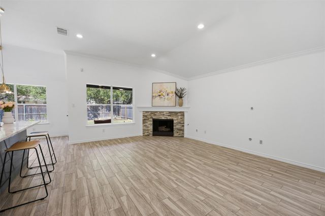 204 Newport Landing PL, Round Rock, TX 78665