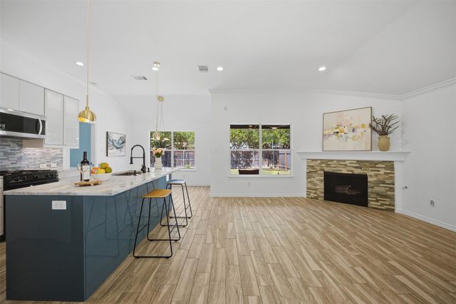 204 Newport Landing PL, Round Rock, TX 78665