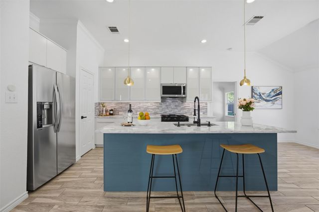 204 Newport Landing PL, Round Rock, TX 78665