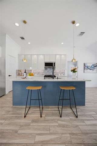 204 Newport Landing PL, Round Rock, TX 78665