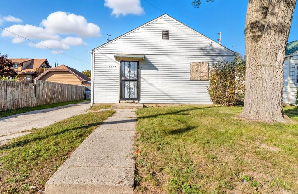 4228 W Newton PLACE, Milwaukee, WI 53209