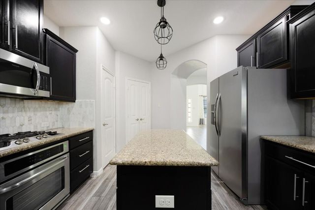 213 Mount Olive Avenue, Mckinney, TX 75072