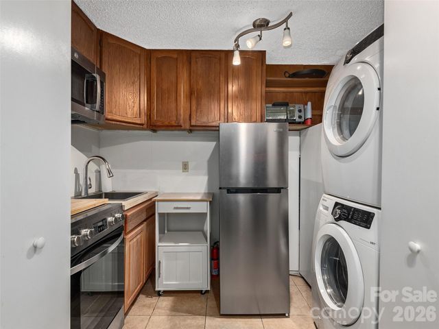 116 Vehorn Road, Fairview, NC 28730