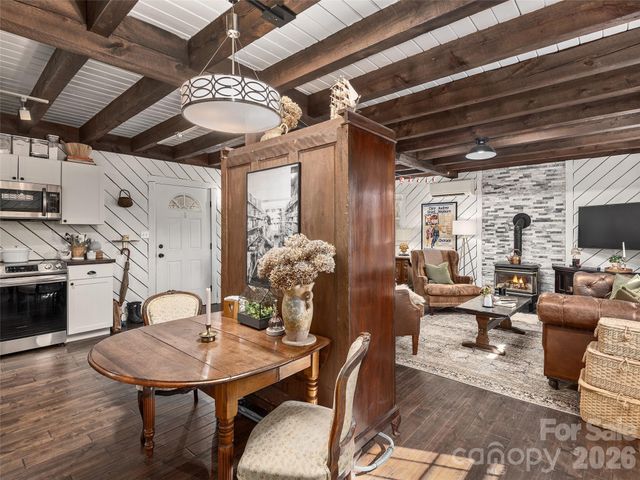 116 Vehorn Road, Fairview, NC 28730