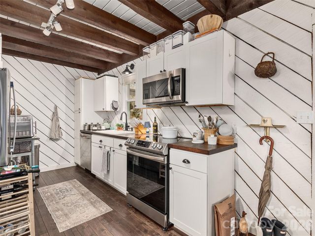 116 Vehorn Road, Fairview, NC 28730