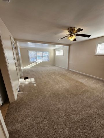 16 Hough Rd, Sutton, MA 01590