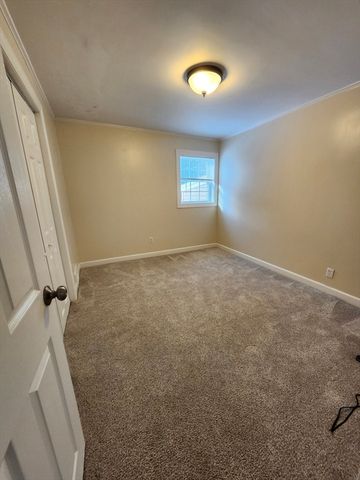 16 Hough Rd, Sutton, MA 01590