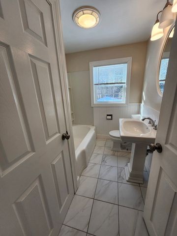 16 Hough Rd, Sutton, MA 01590