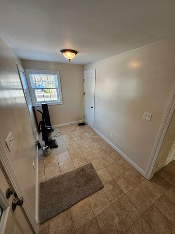 16 Hough Rd, Sutton, MA 01590