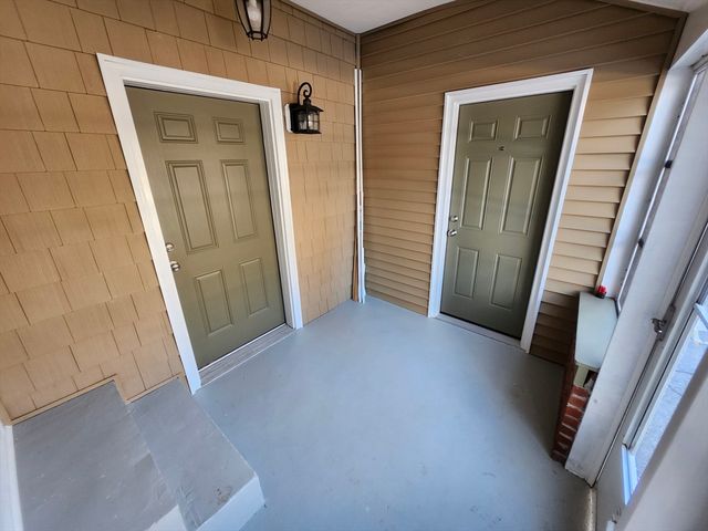 16 Hough Rd, Sutton, MA 01590