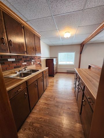 16 Hough Rd, Sutton, MA 01590