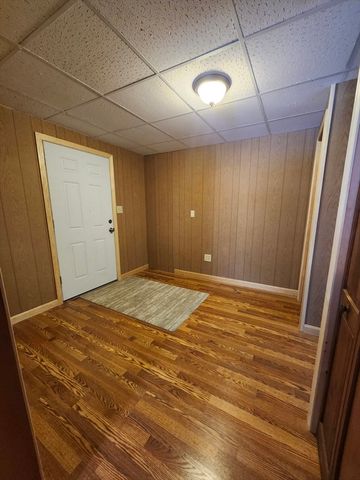 16 Hough Rd, Sutton, MA 01590