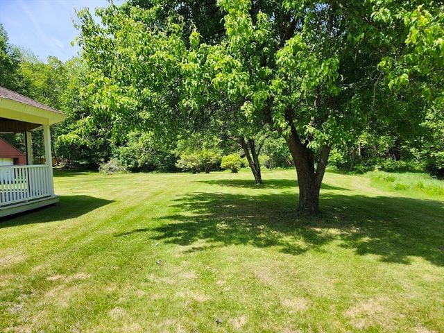 16 Hough Rd, Sutton, MA 01590