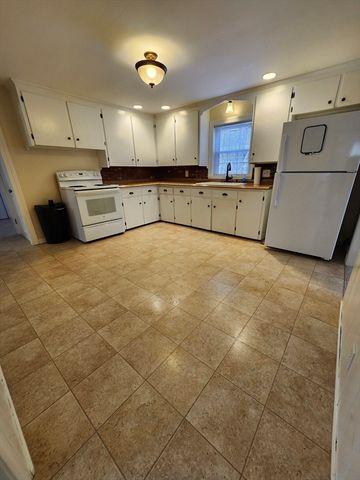 16 Hough Rd, Sutton, MA 01590