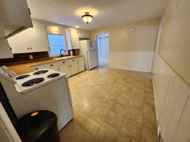 16 Hough Rd, Sutton, MA 01590