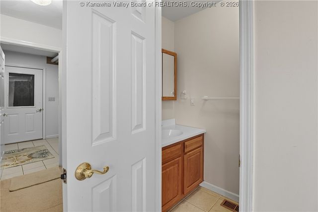 201 Weatheridge Drive, Hurricane, WV 25526