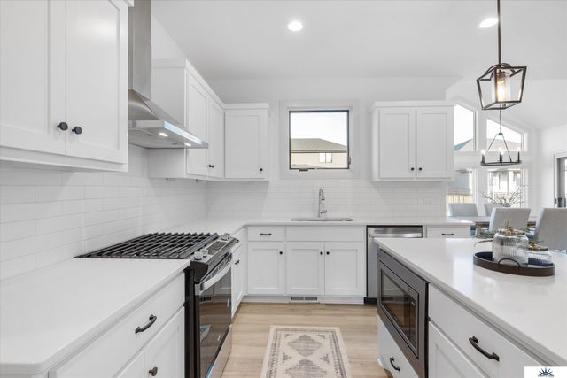 5407 N 208th Avenue, Elkhorn, NE 68022