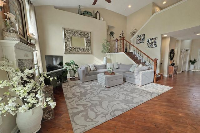 6201 Lampton Pond Drive, Hilliard, OH 43026