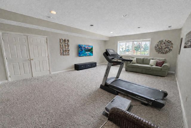 6201 Lampton Pond Drive, Hilliard, OH 43026