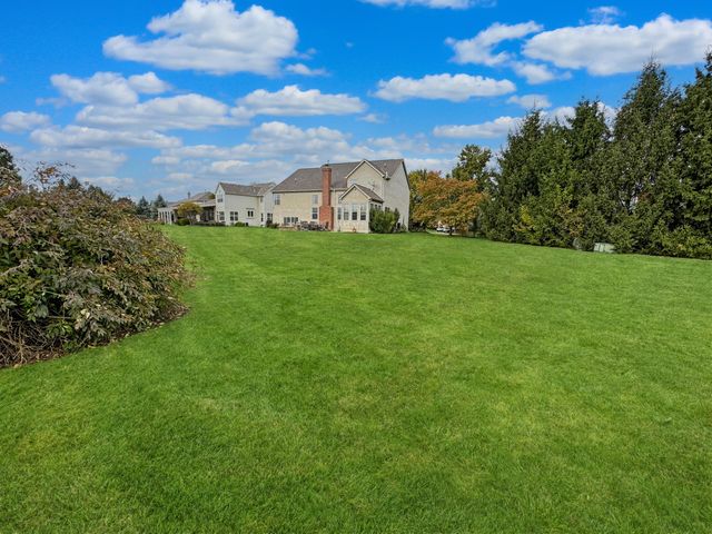 6201 Lampton Pond Drive, Hilliard, OH 43026