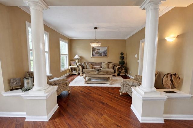 6201 Lampton Pond Drive, Hilliard, OH 43026