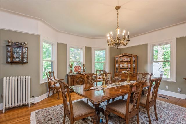 110 Red Spring Lane, Glen Cove, NY 11542