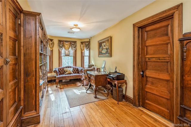 110 Red Spring Lane, Glen Cove, NY 11542