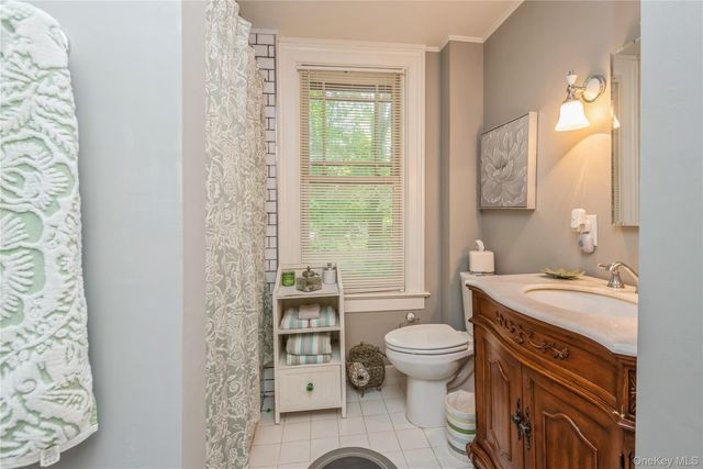 110 Red Spring Lane, Glen Cove, NY 11542