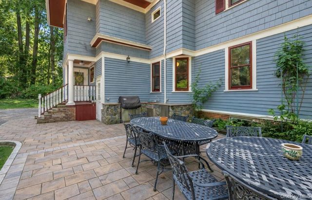 110 Red Spring Lane, Glen Cove, NY 11542