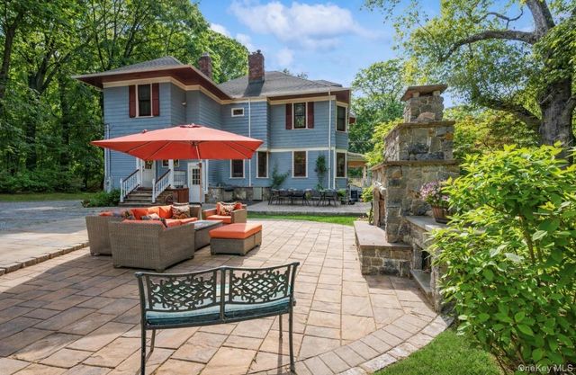 110 Red Spring Lane, Glen Cove, NY 11542