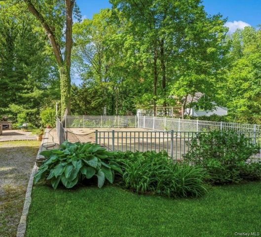 110 Red Spring Lane, Glen Cove, NY 11542