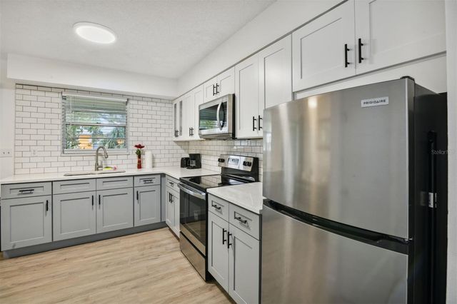 811 W MAGNOLIA STREET, Kissimmee, FL 34741