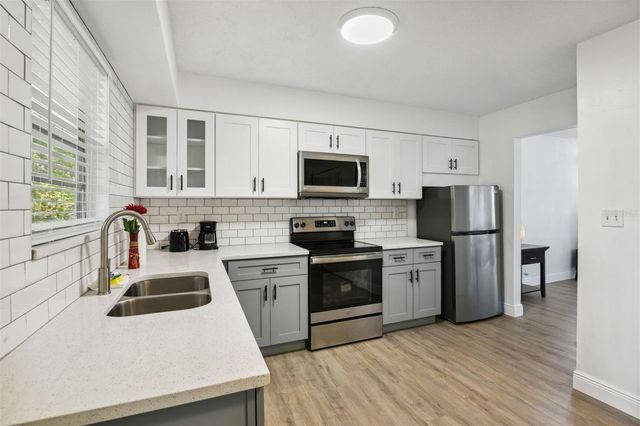 811 W MAGNOLIA STREET, Kissimmee, FL 34741