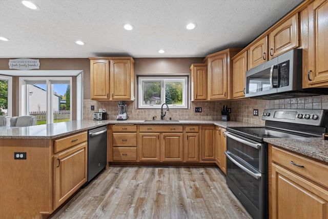 N67W23470 Linda DRIVE, Sussex, WI 53089
