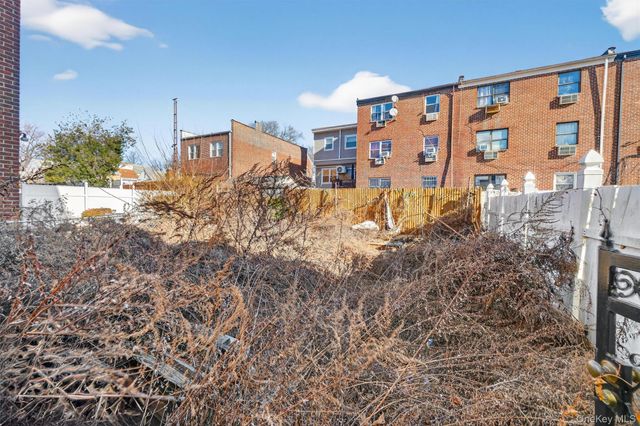 636 Throggs Neck Expressway, Bronx, NY 10465